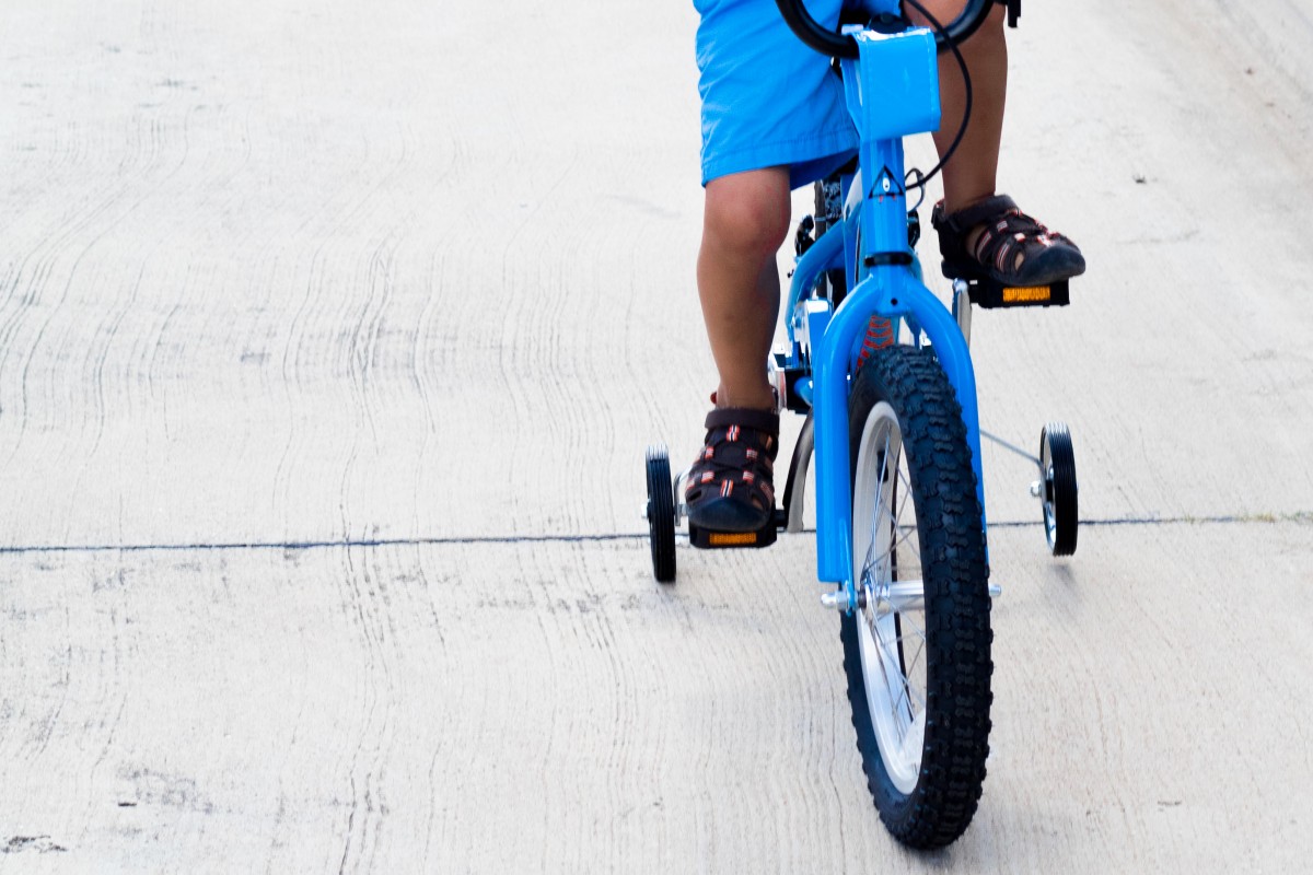 Bike with training wheels